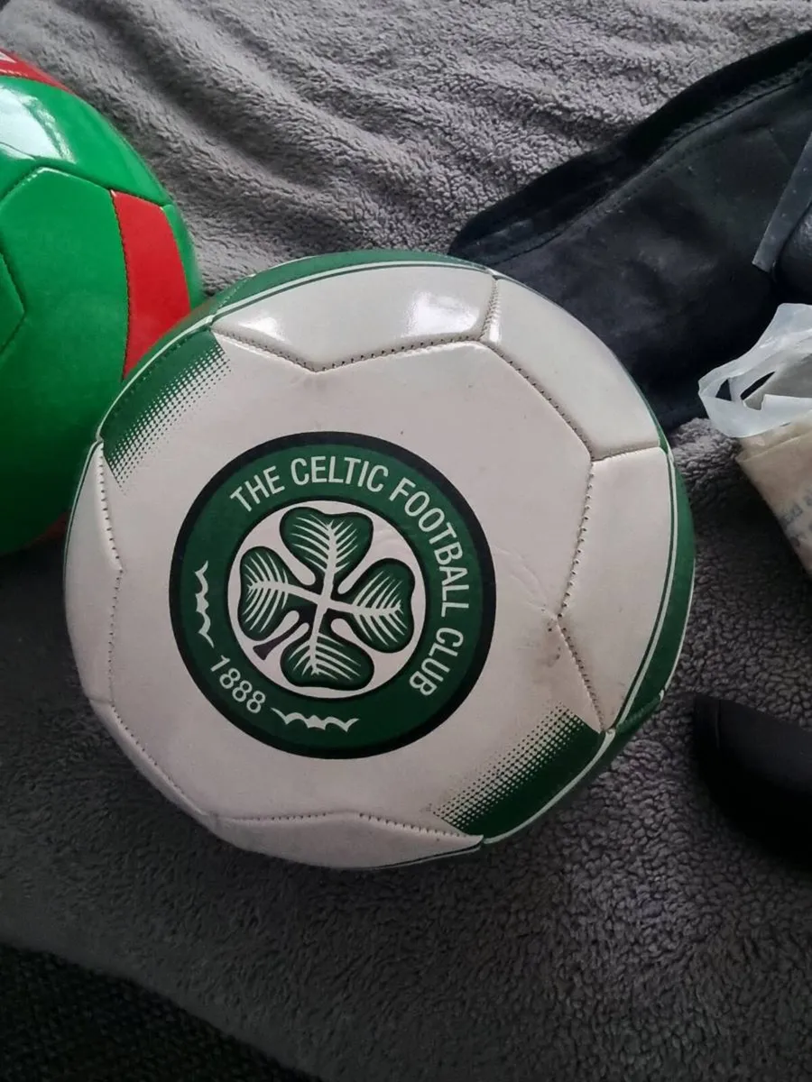 2 proper footbalks - Image 2