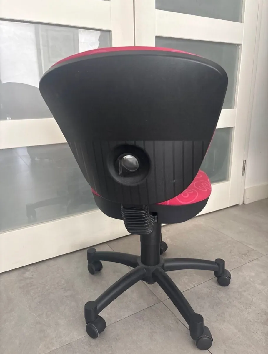 *FREE* Aurora Disney princess desk chair - Image 3