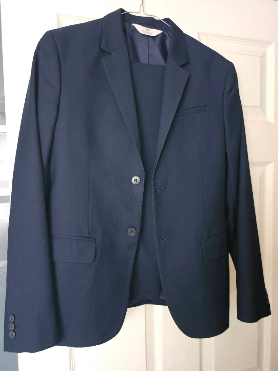 Boys suit - Image 1