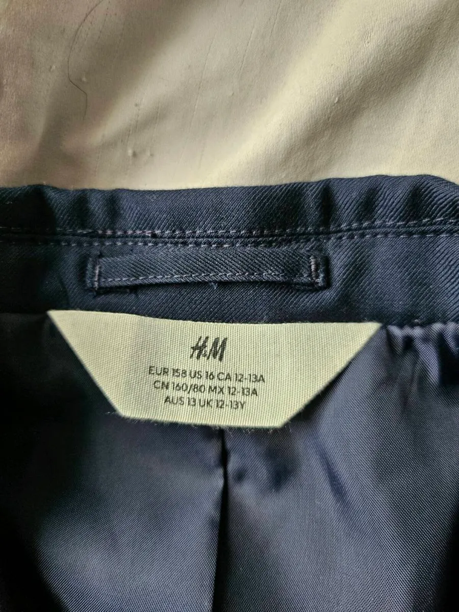 Boys suit - Image 3