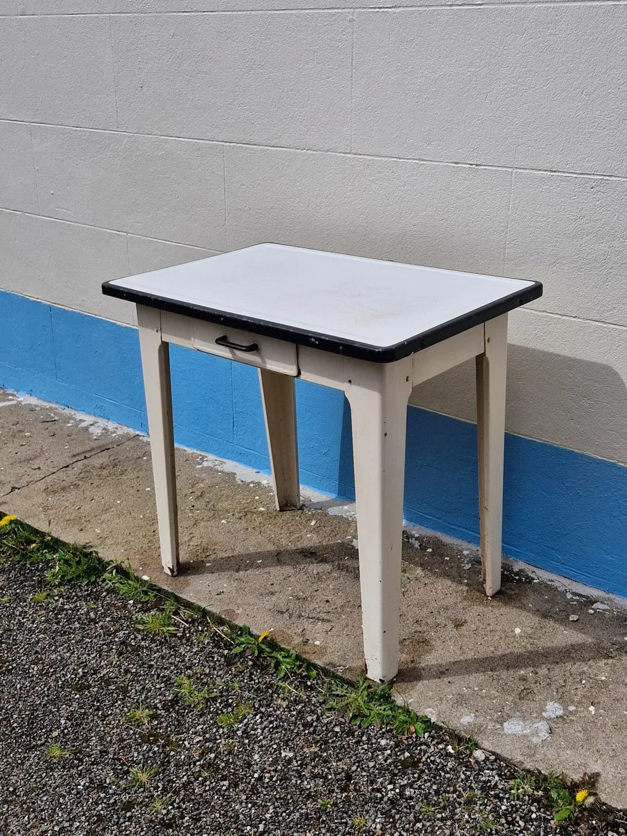 Enamel table - Image 2