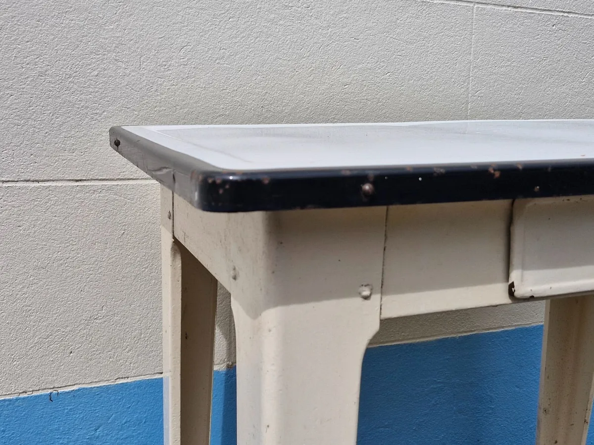Enamel table - Image 3