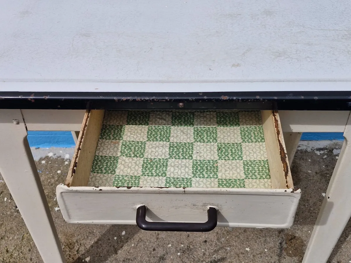 Enamel table - Image 4