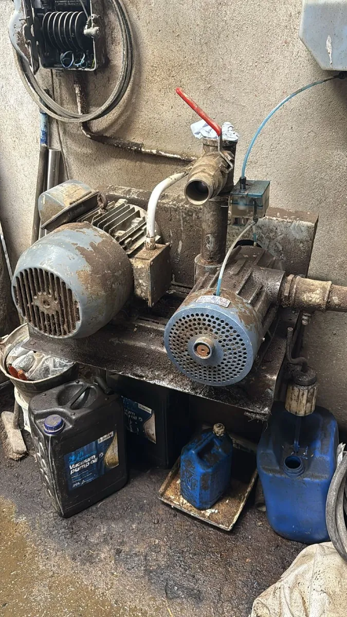 Vaccum  Pump - Image 1