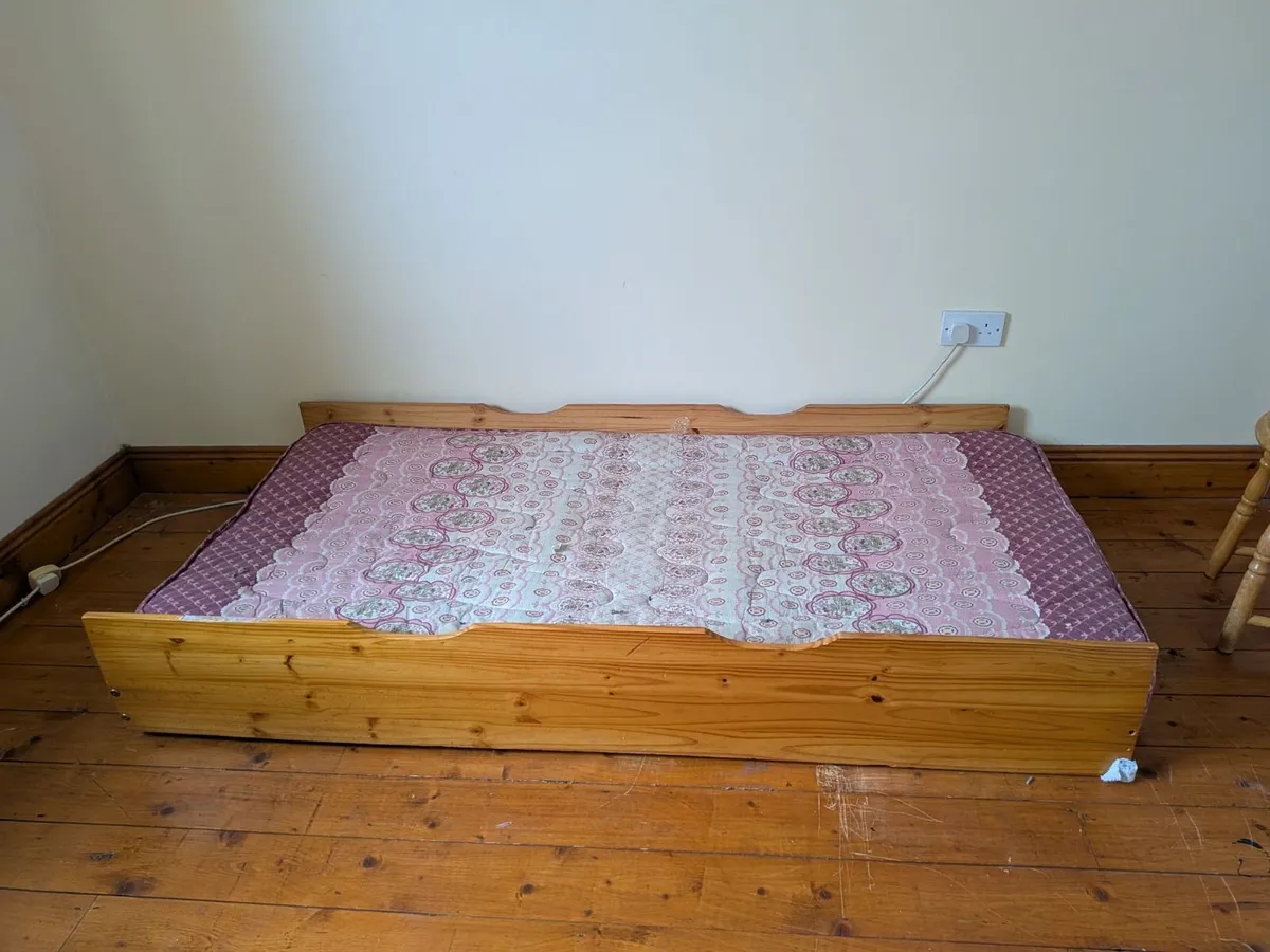 Single bed frame with roll out bed underneath - Image 4