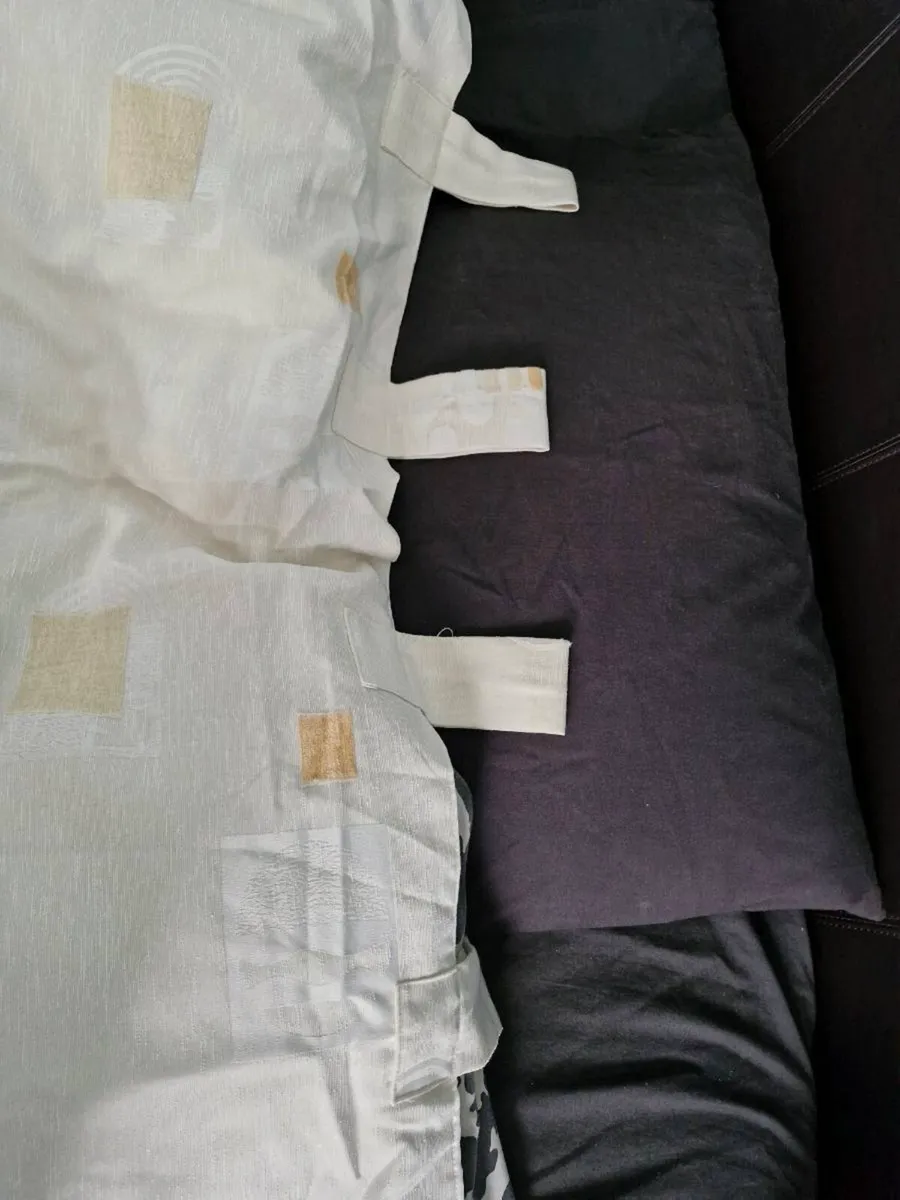 Curtains - Image 2