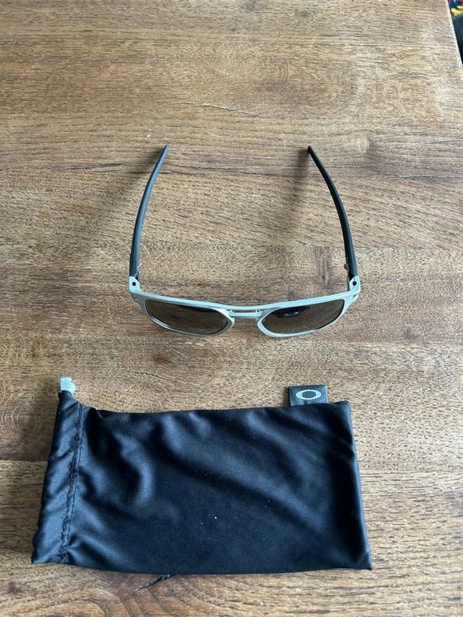 Oakley Latch Alpha, Matte Silver/Black Prizm Polarized - Image 1