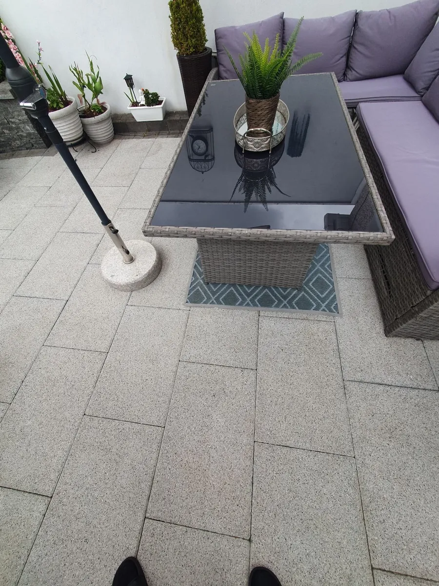 Garden table - Image 2