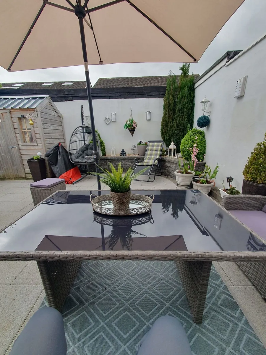 Garden table - Image 1