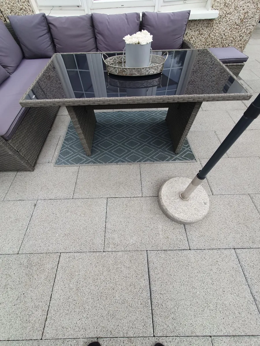 Garden table - Image 3