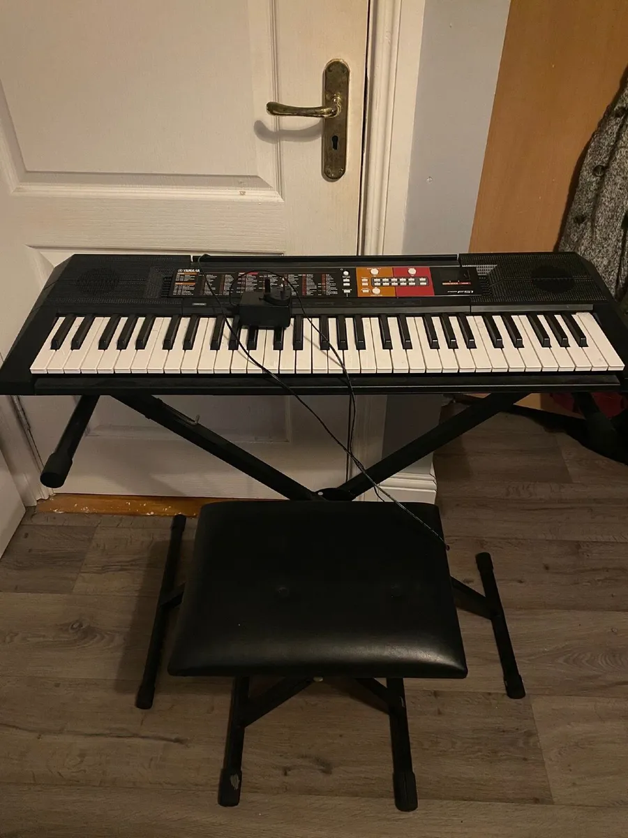 Yamaha electric keyboard - Image 3