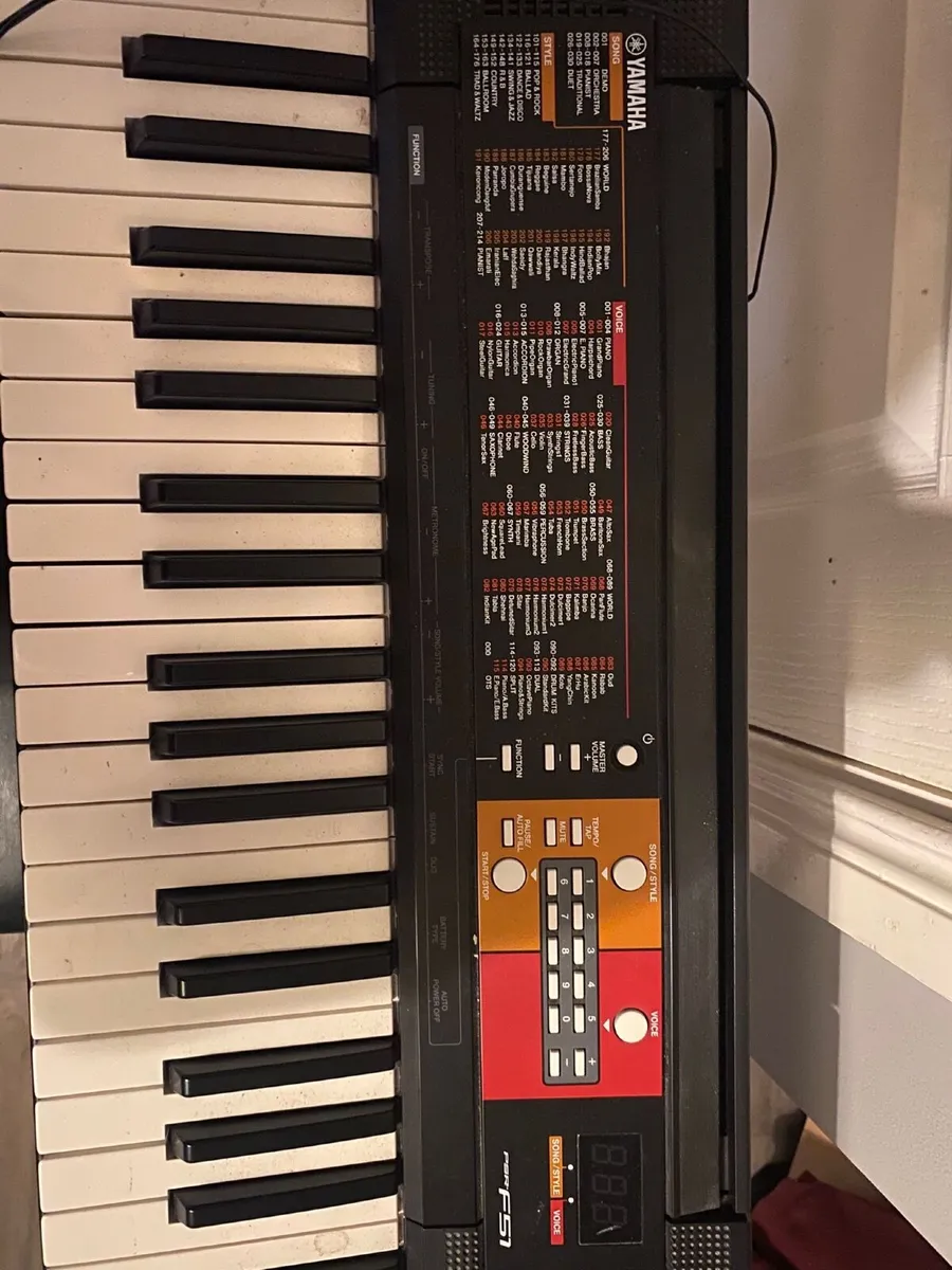 Yamaha electric keyboard - Image 4