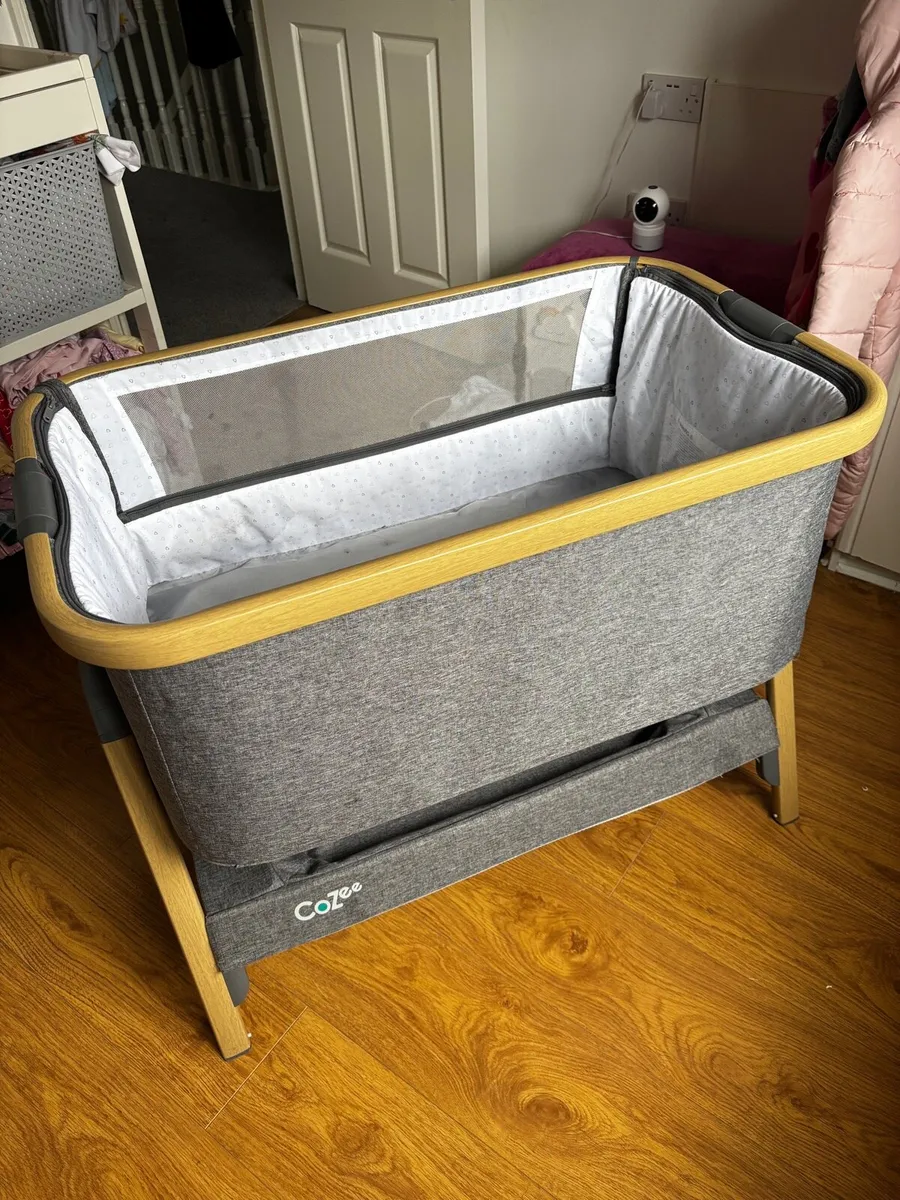 Tutti Bambini CoZee Bedside Crib / Cot - Image 1