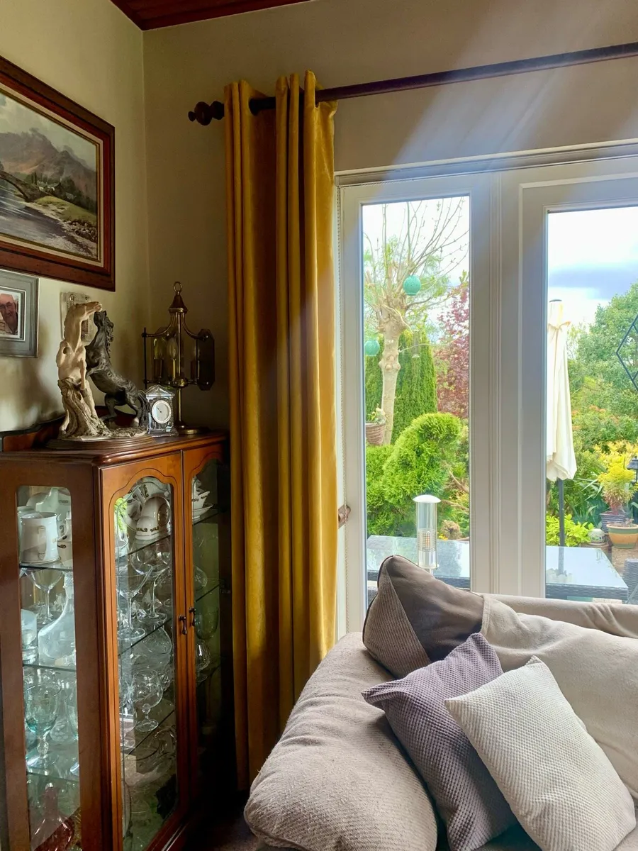 Curtains - Image 2