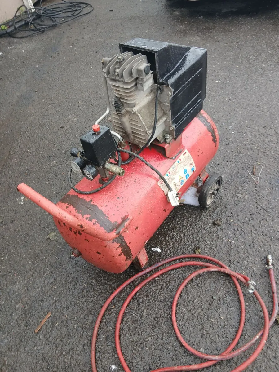 Air compressor 50L working perfect priced - Image 3