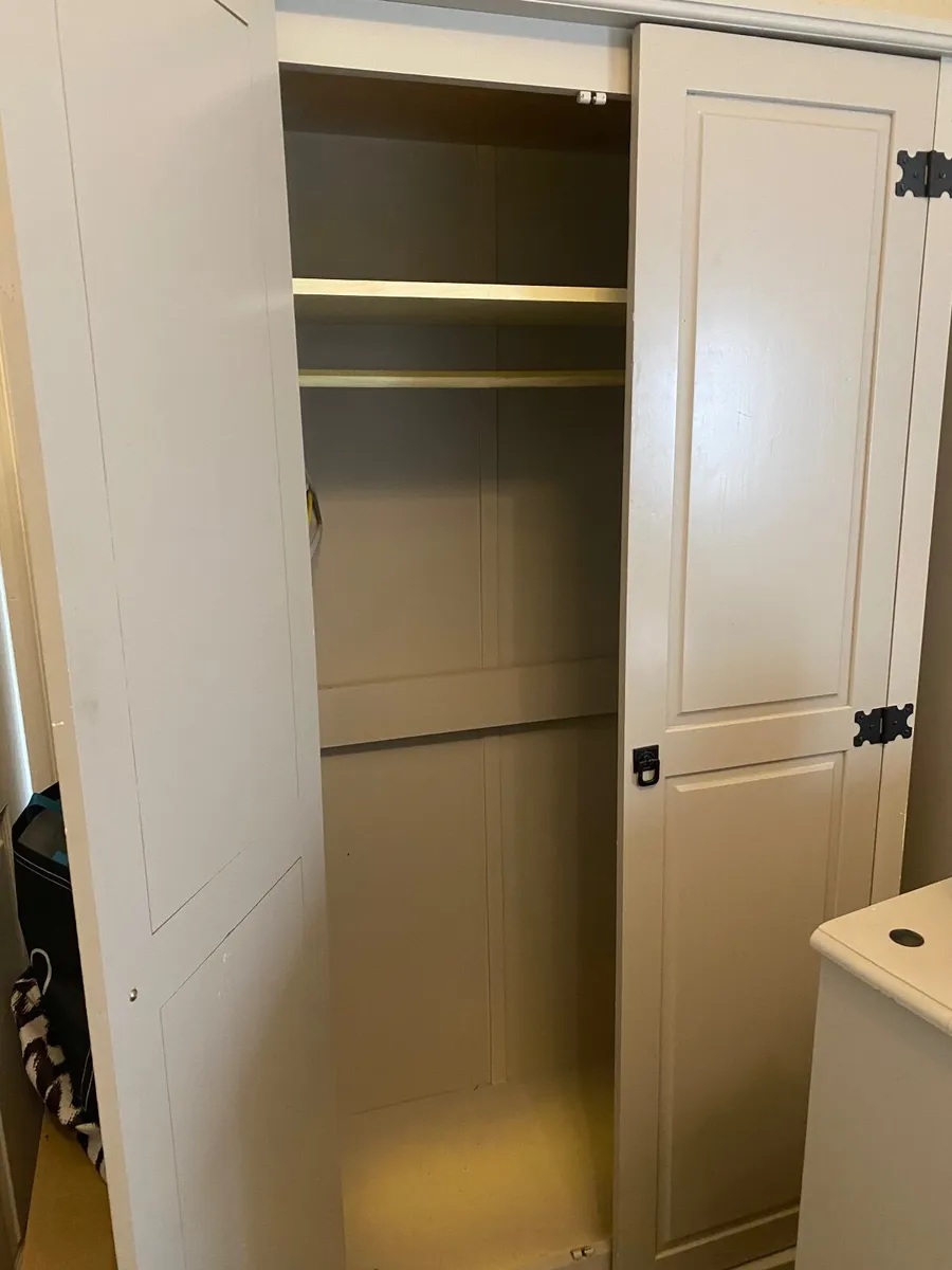 2 wardrobes and 1 chest of drawers - Image 1