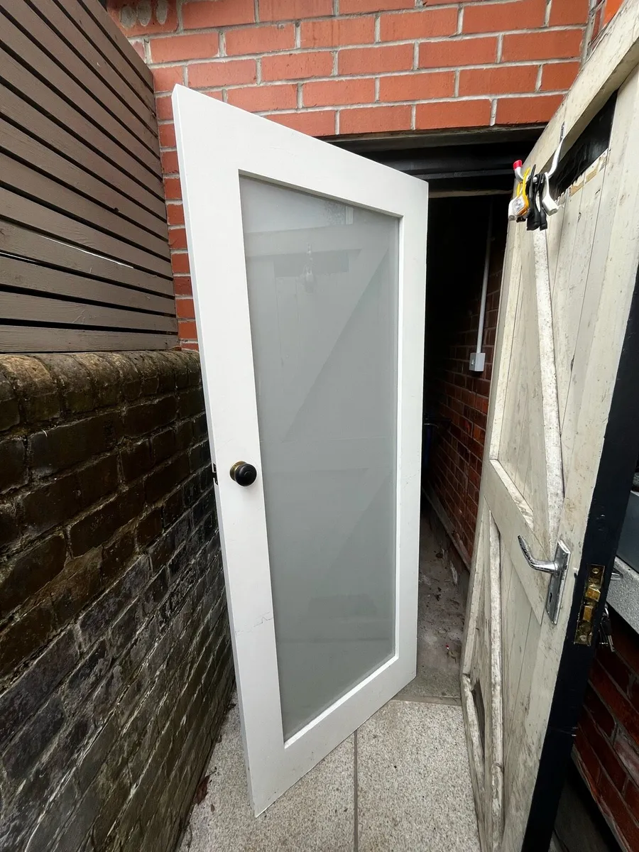 Hardwood interior door with frosted glass panel - Image 3