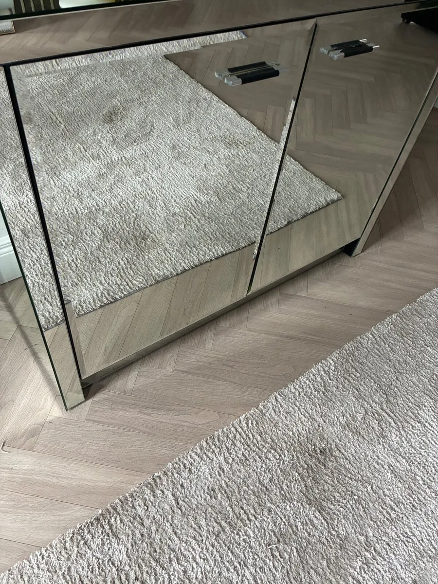 Mirrored cabinet - Image 3