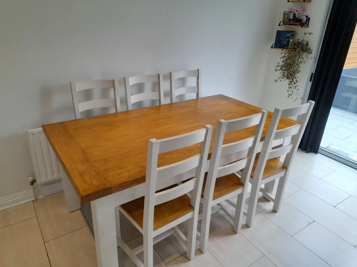 Table and six chairs - Image 4