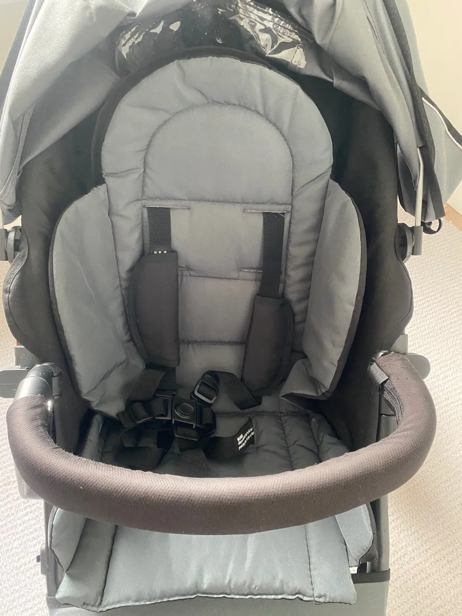 Out N About V4 Nipper Single **Mint Condition* - Image 4