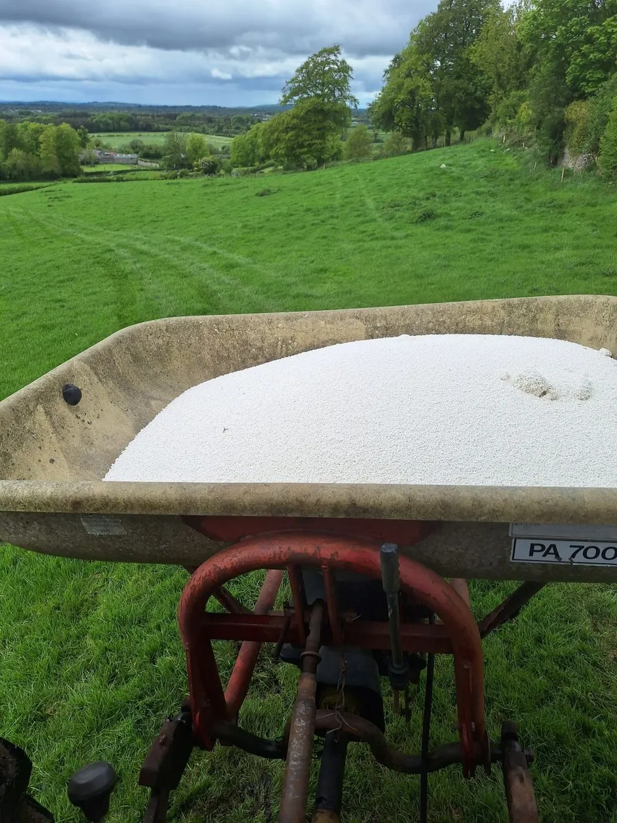 Fertilizer spreader - Image 2