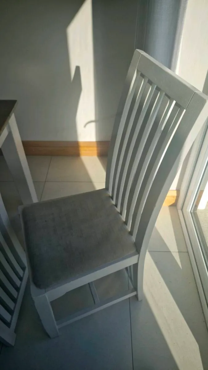 Table and 6 Chairs - Image 4