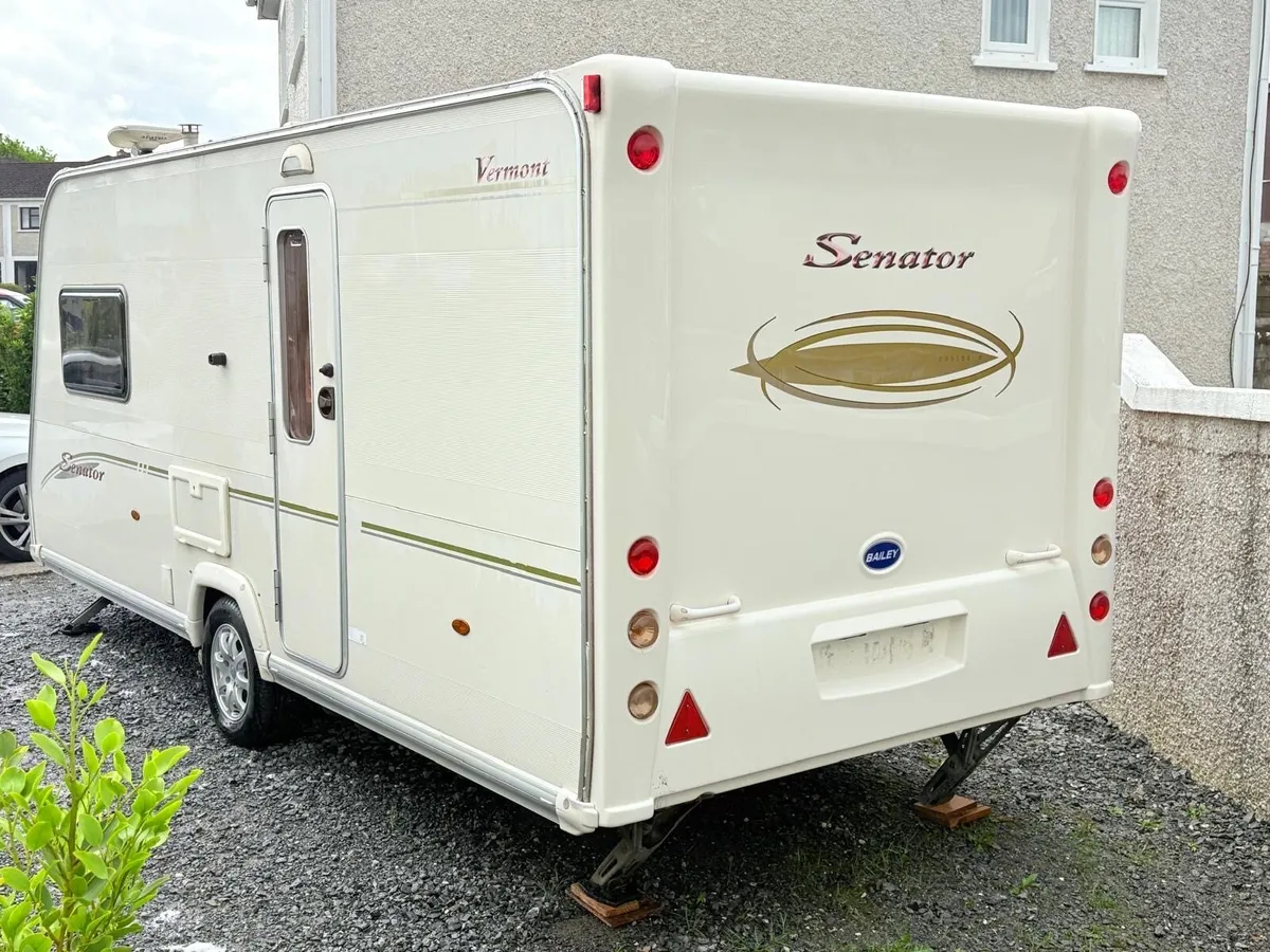 Bailey Senator 2/3 berth with remote motor mover, - Image 1
