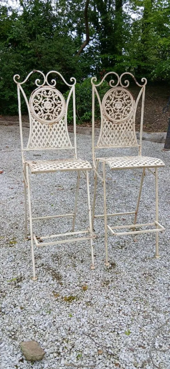 Pair of Metal garden chairs - Image 1