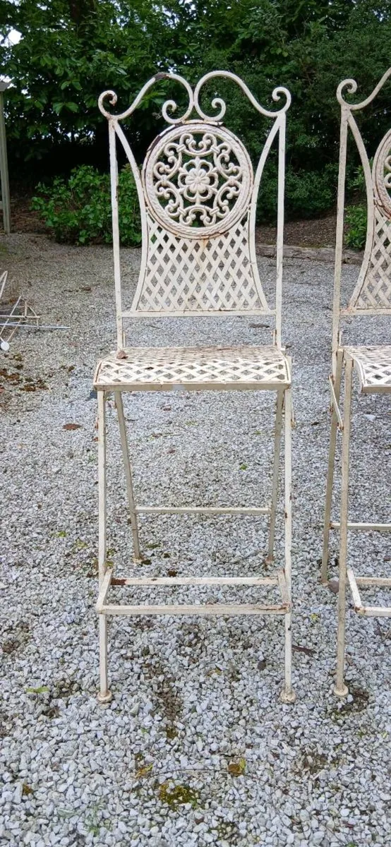 Pair of Metal garden chairs - Image 2