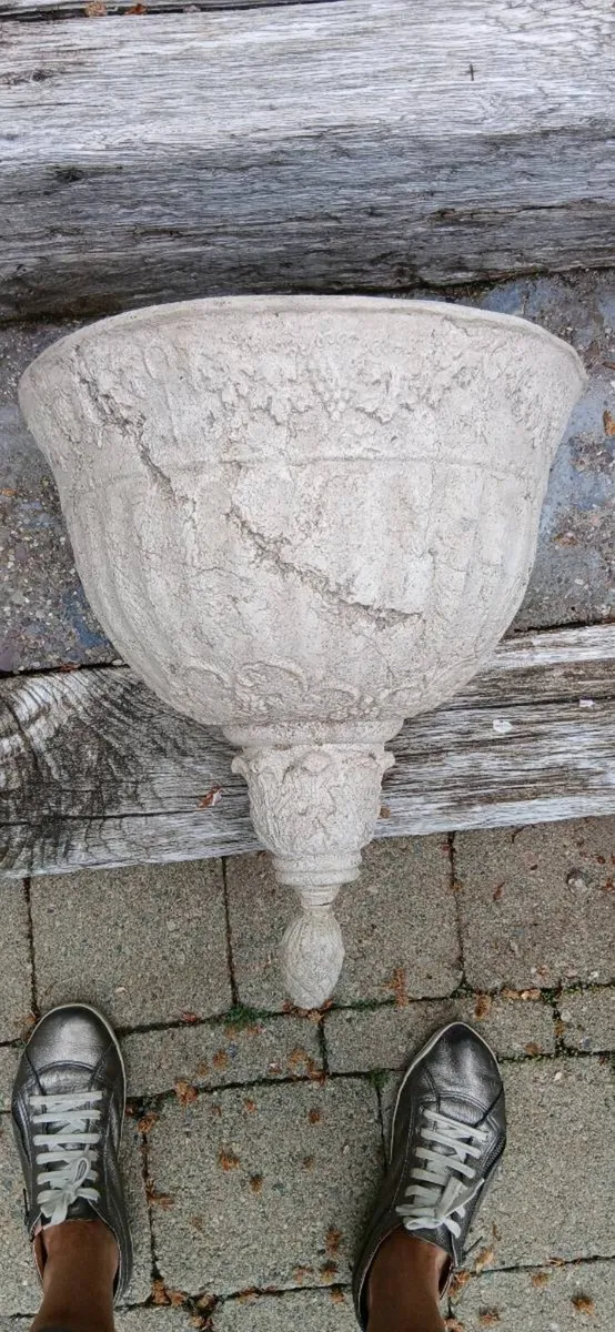 Ornate wall planter - Image 3
