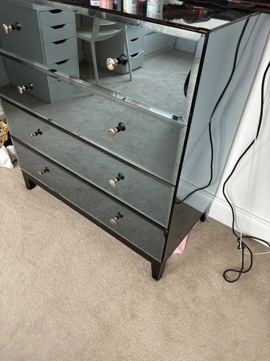 Chest of drawers - Image 2