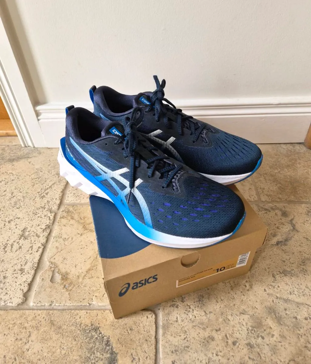 Mens Novablast 2 asics runners (euro 44) - Image 1