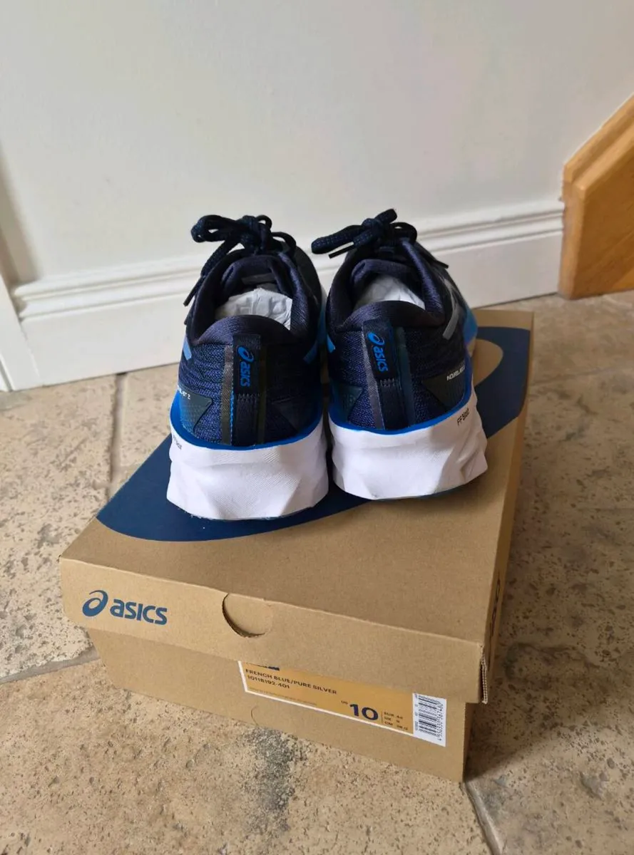 Mens Novablast 2 asics runners (euro 44) - Image 3