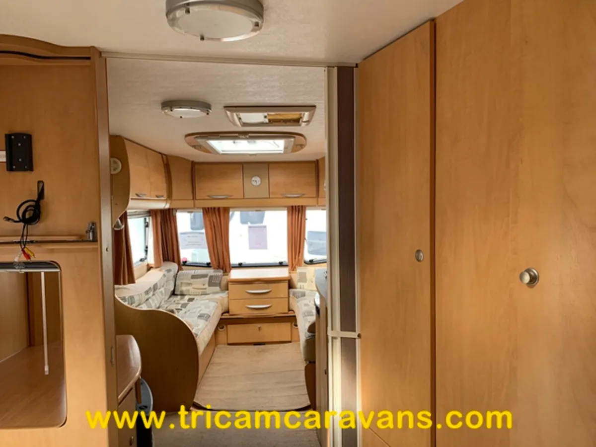 2008 Bailey Senator Wyoming Twin Axle Fixed Bed 4B - Image 2