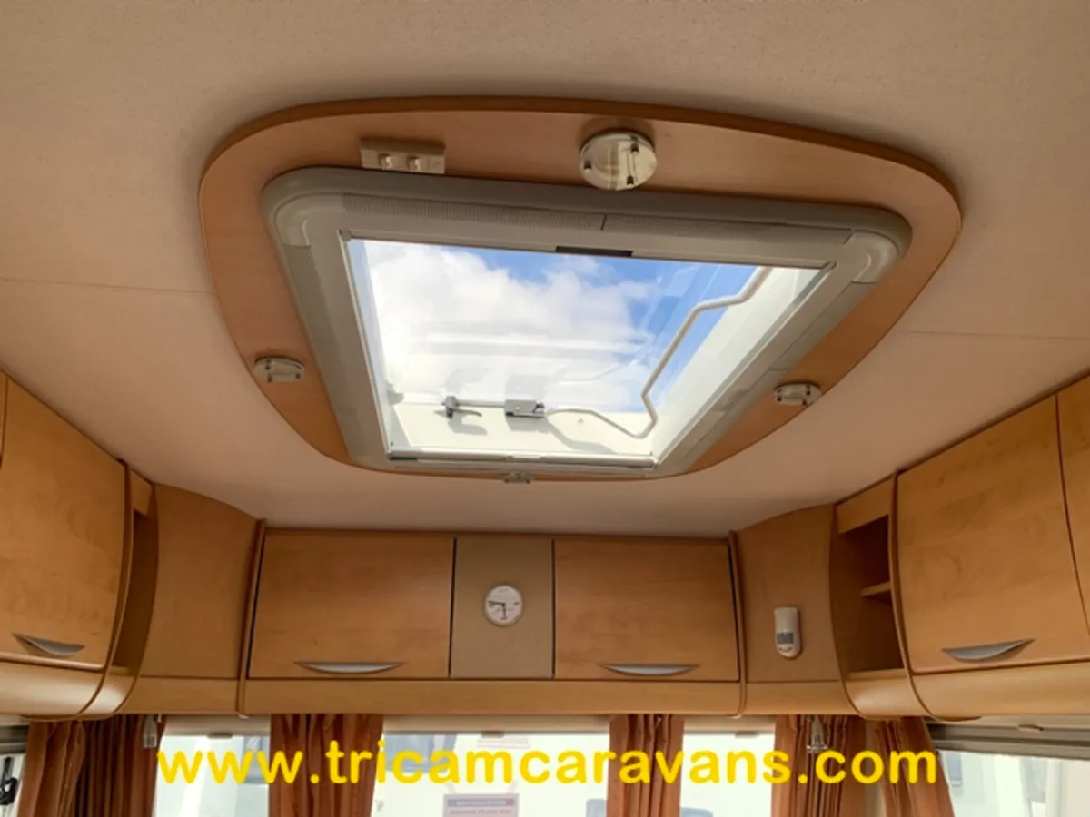 2008 Bailey Senator Wyoming Twin Axle Fixed Bed 4B - Image 3