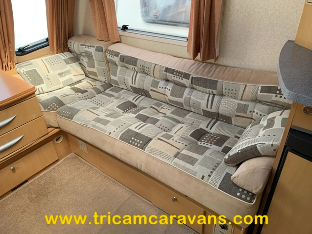 2008 Bailey Senator Wyoming Twin Axle Fixed Bed 4B - Image 4