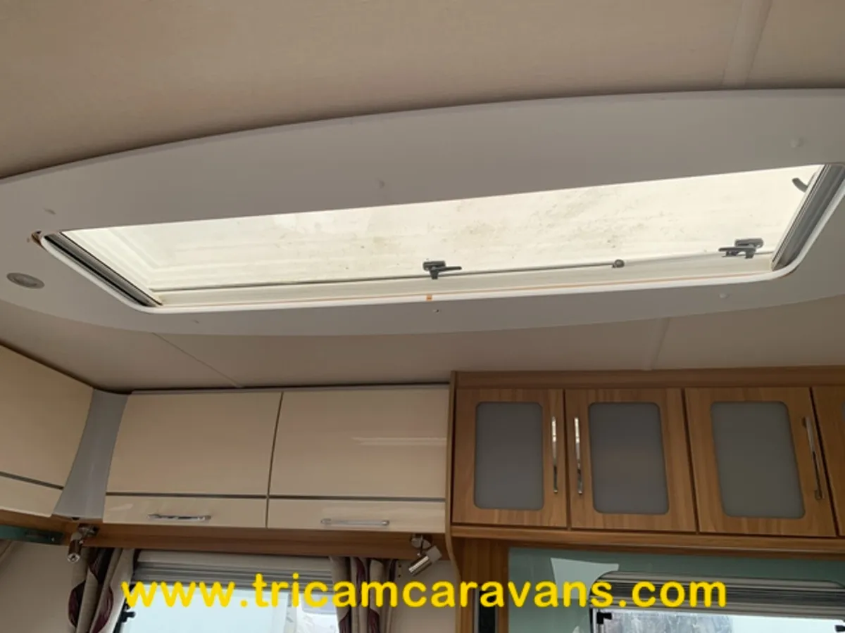 2014 Lunar Clubman SE Saros Edition Fixed Bed - Image 3