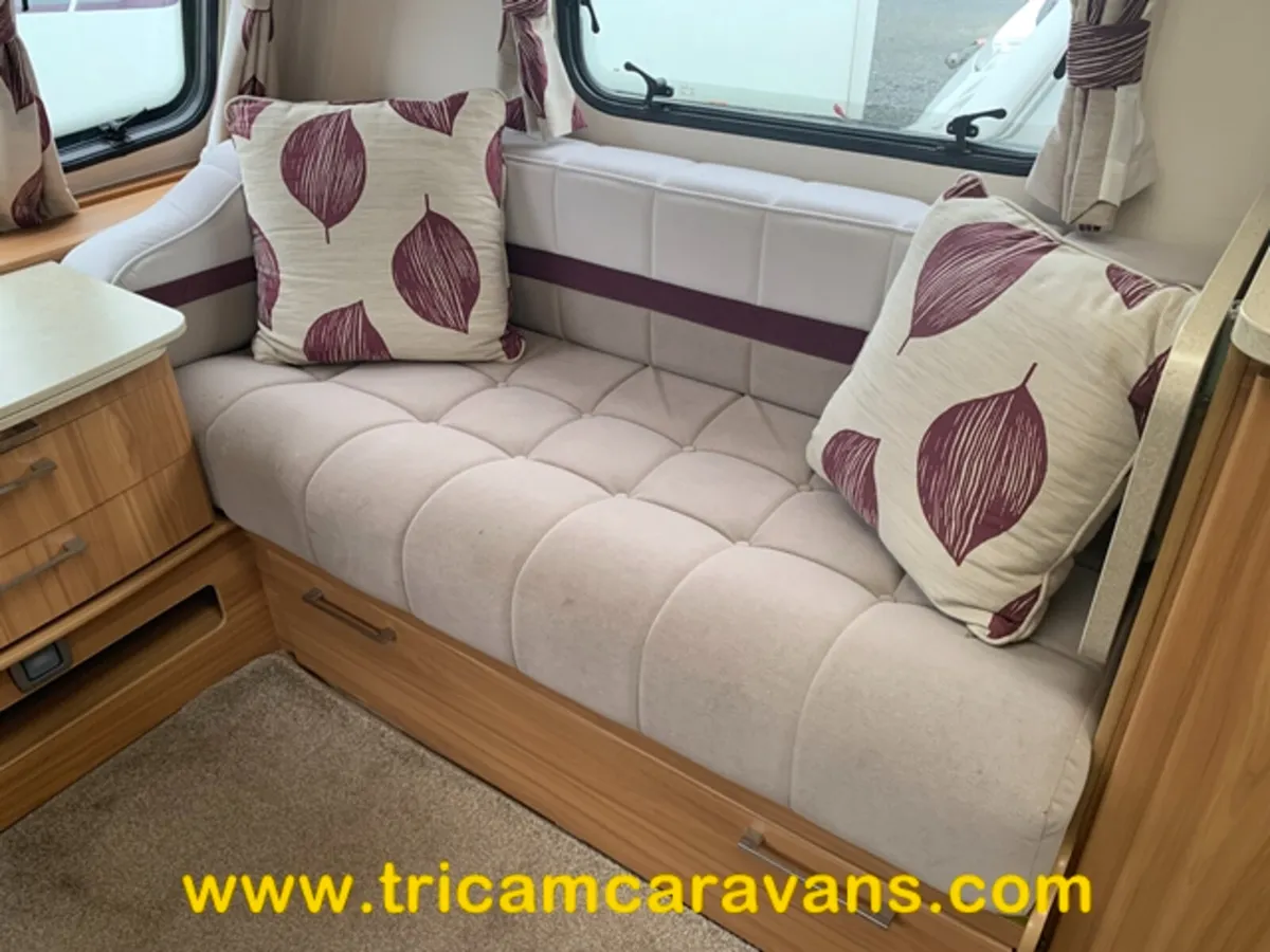 2014 Lunar Clubman SE Saros Edition Fixed Bed - Image 4