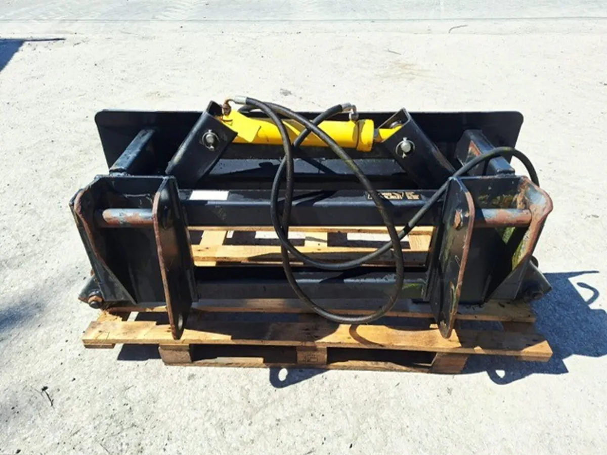 Rossmore Bale Handler (26214) - Image 1