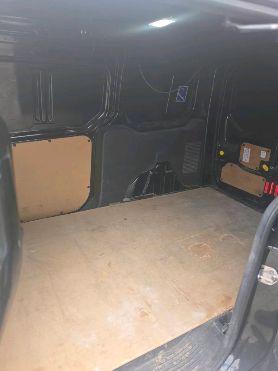 151 Ford transit connect - Image 4