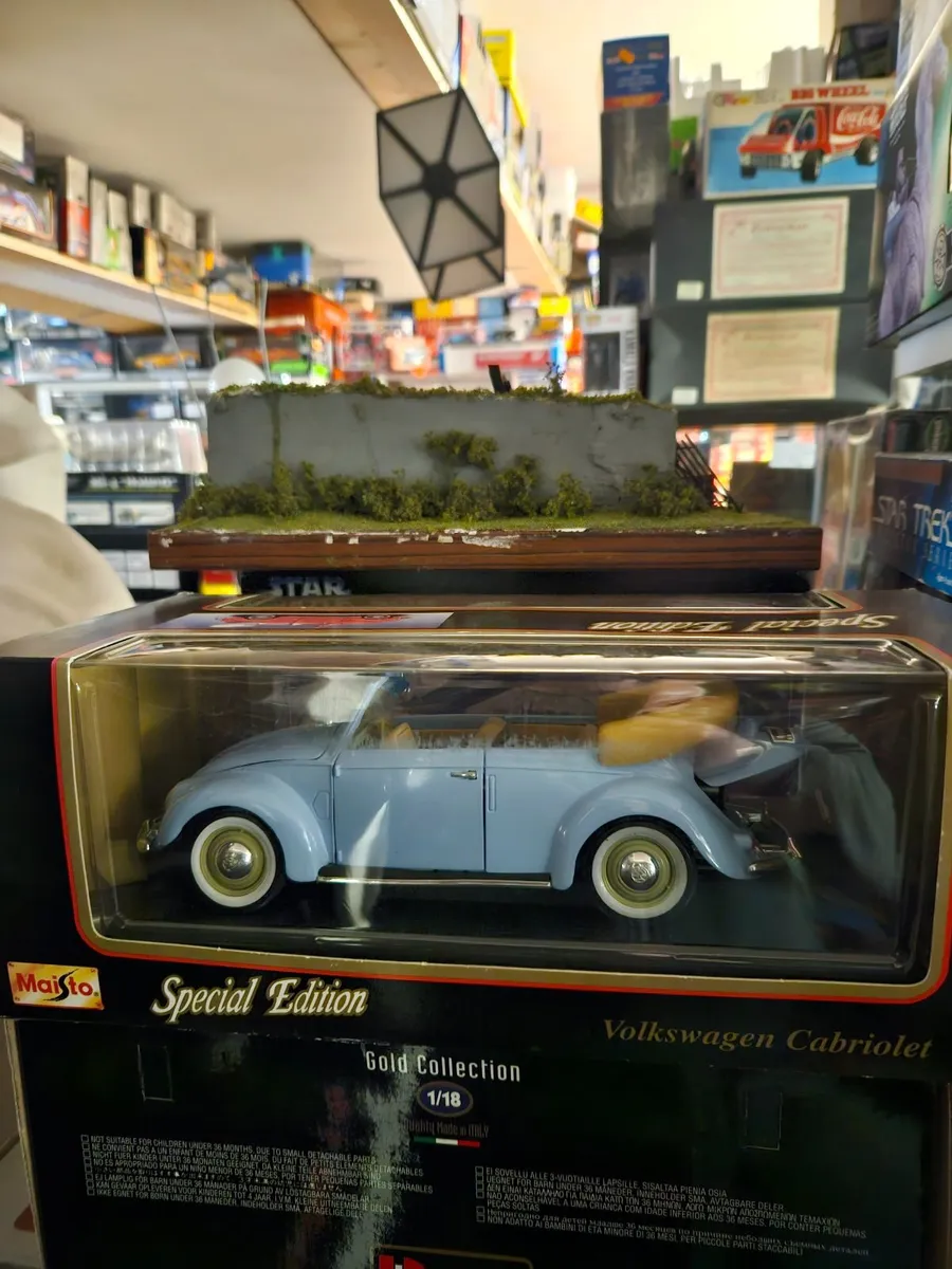 Corgi Maisto VW Beetle 1.18 - Image 1