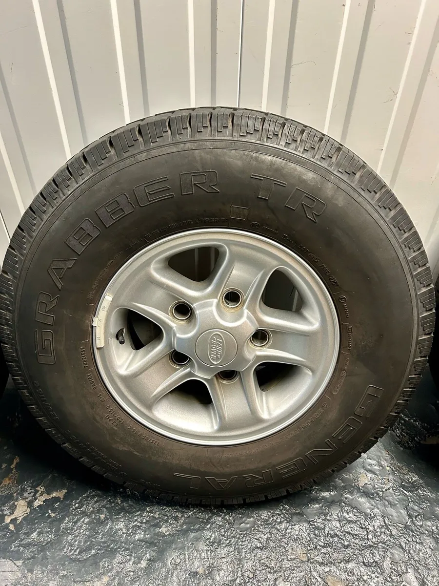 Land Rover Defender 16” Alloy Wheels - Image 3