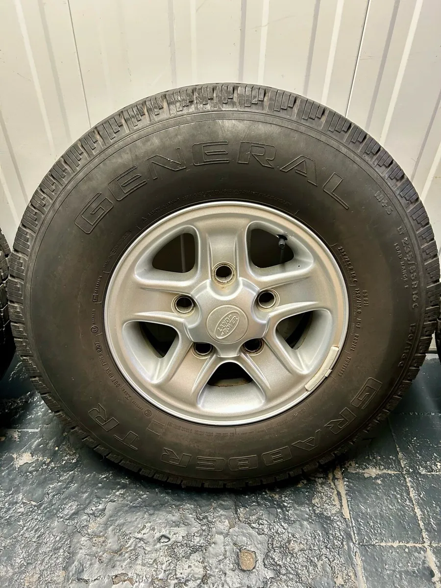 Land Rover Defender 16” Alloy Wheels - Image 4