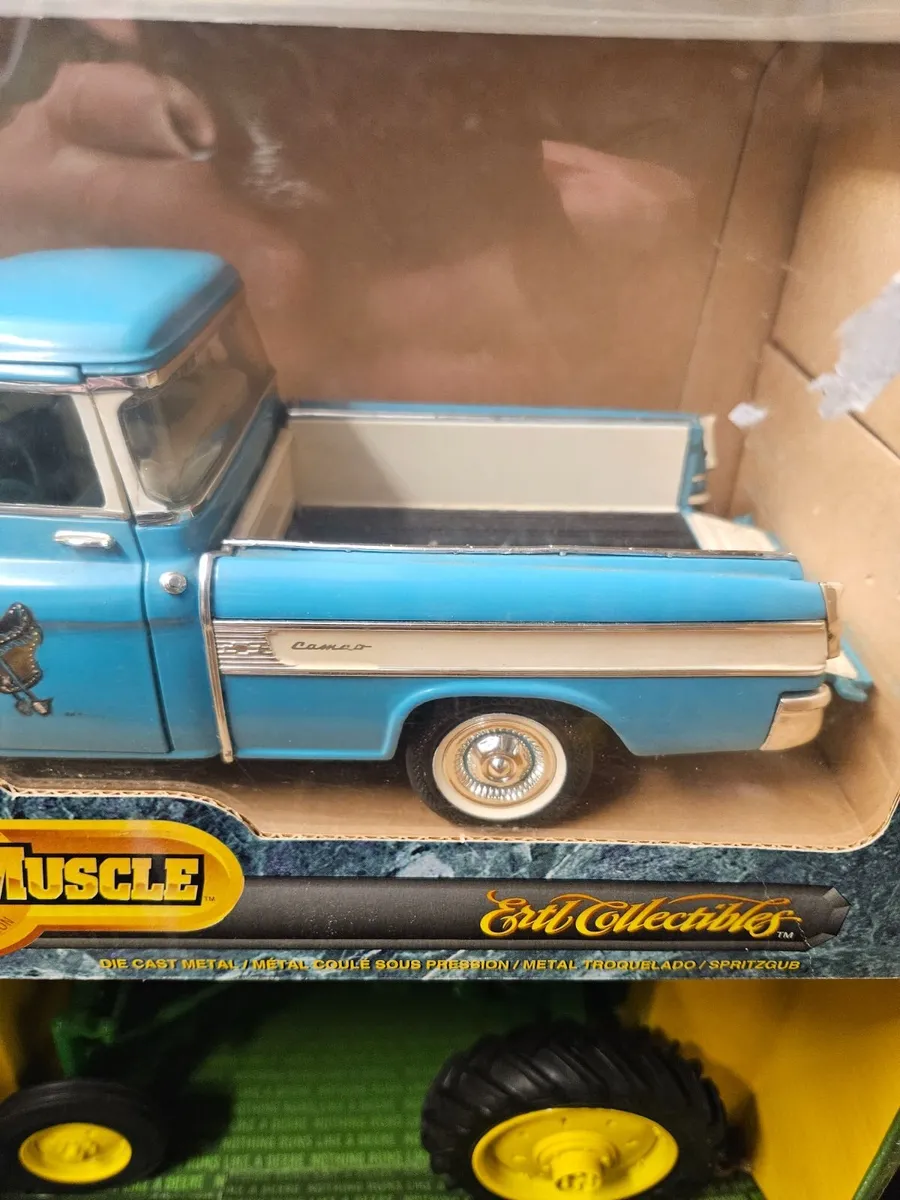Corgi ERTL Chevrolet Cameo Truck 1.18 - Image 4