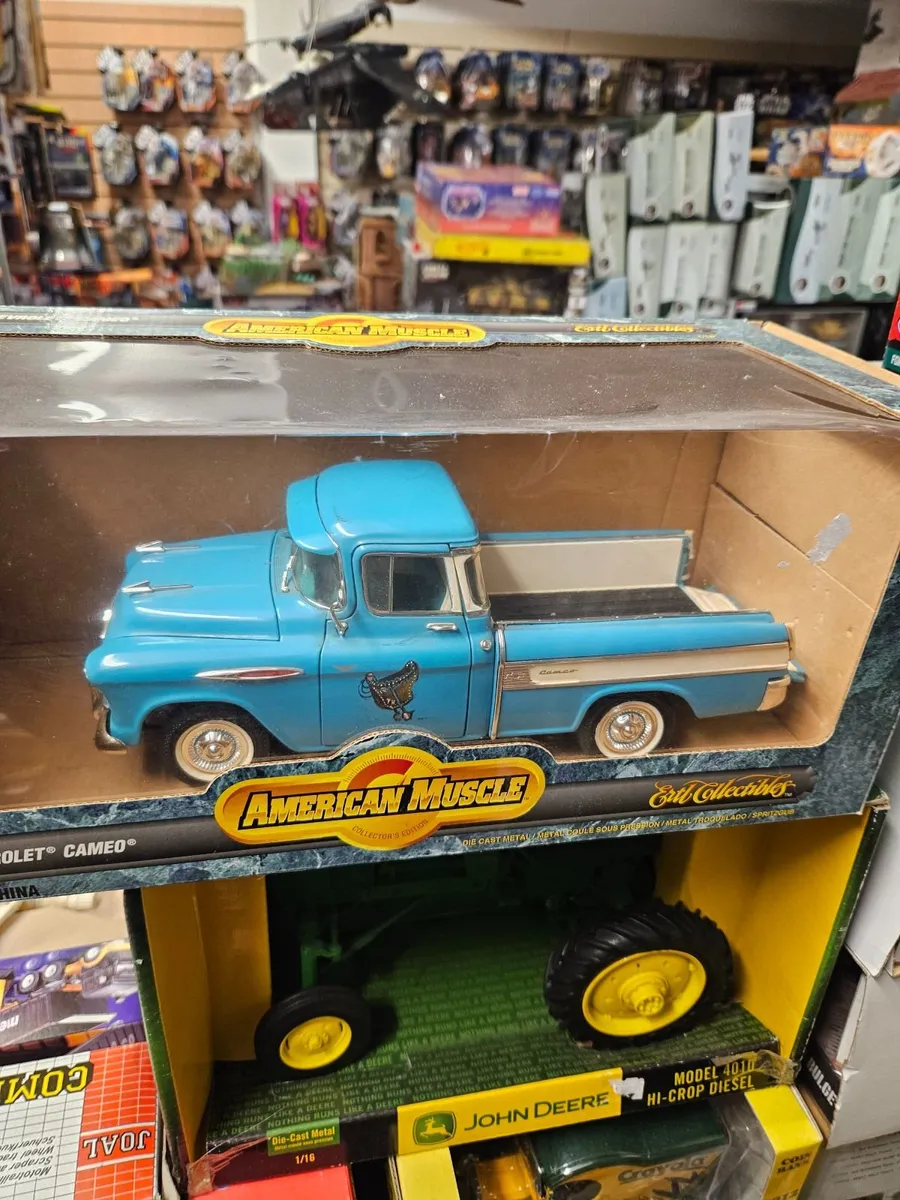 Corgi ERTL Chevrolet Cameo Truck 1.18 - Image 1