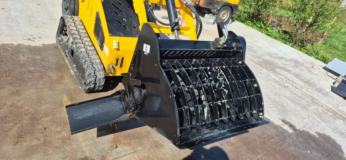 Mini skidsteer concrete mixer - Image 1