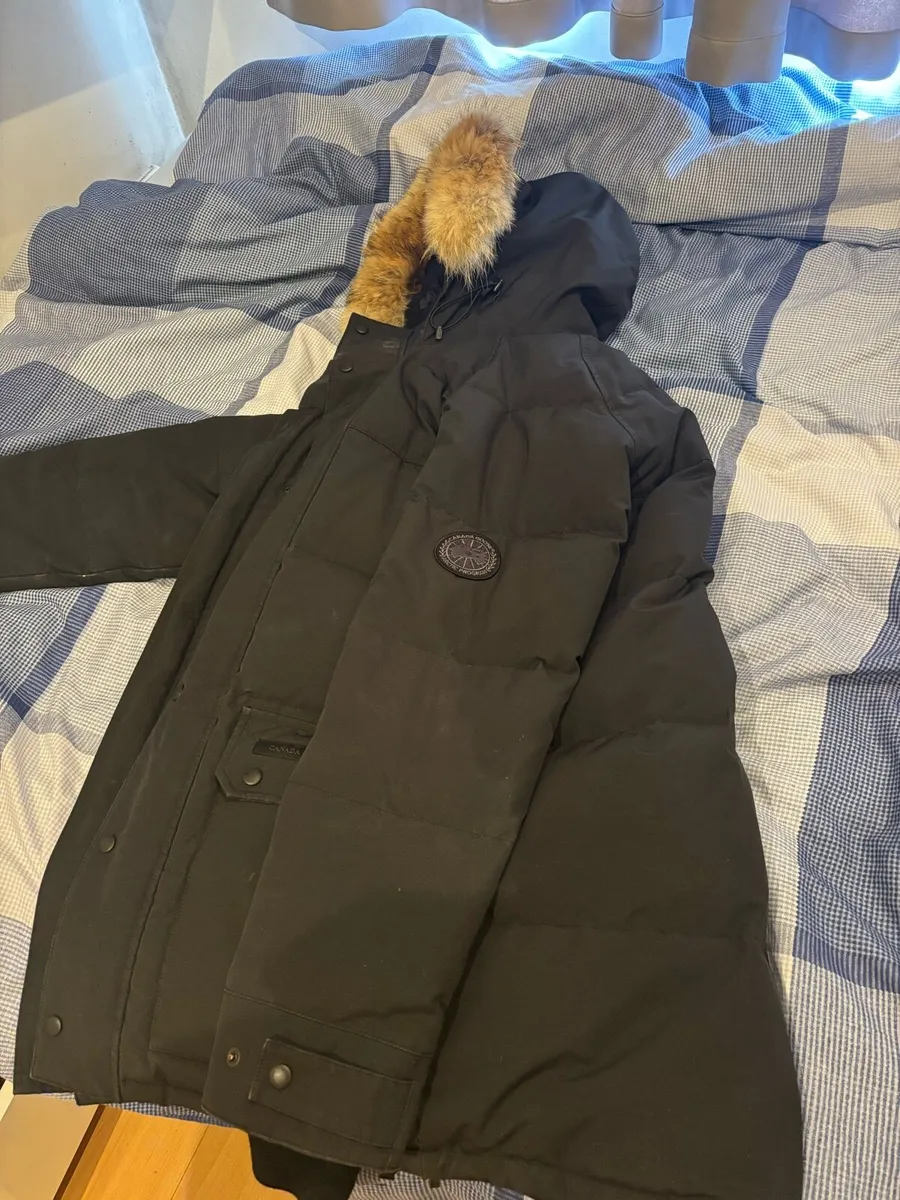 Canada goose parka black logo with fur