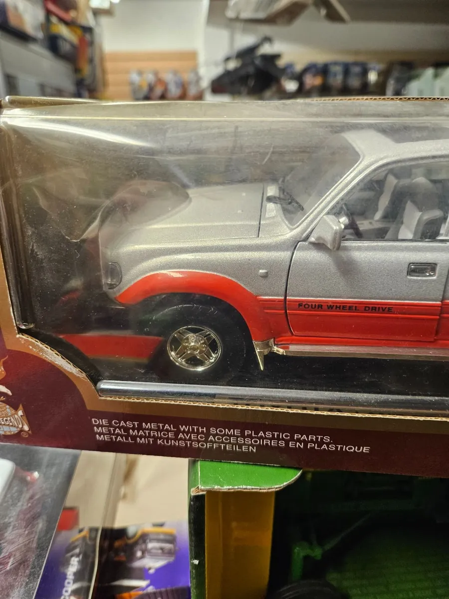 Corgi Road Legends Toyota Landcruiser 1.18 - Image 2