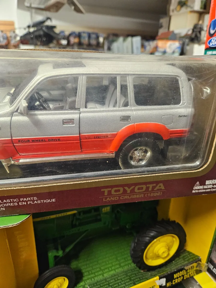 Corgi Road Legends Toyota Landcruiser 1.18 - Image 3