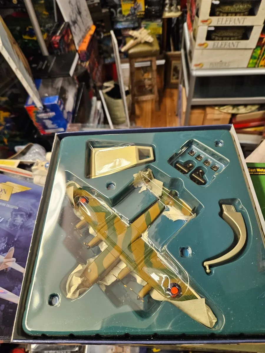 Corgi British WW2 Avro York - Image 1